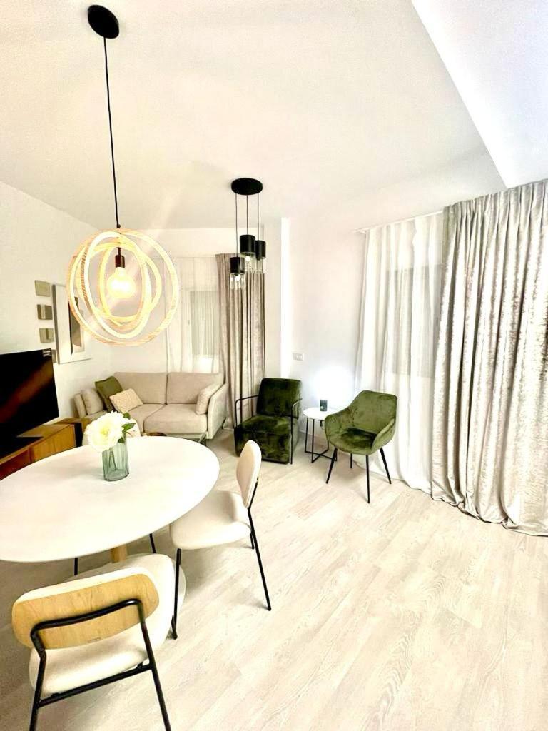 Historical Centre! Private Terrace & Gym-Near Public Parking Apartment Малага Екстериор снимка