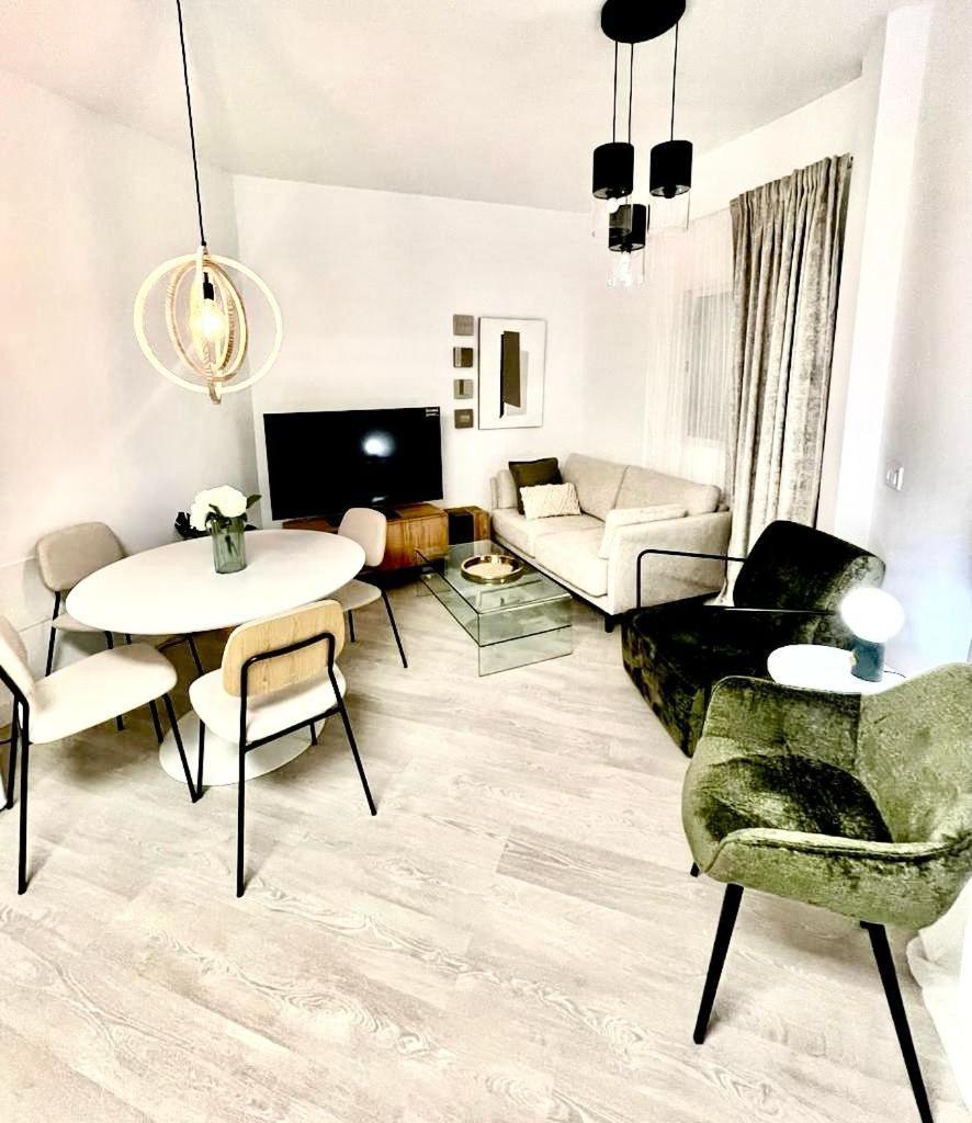 Historical Centre! Private Terrace & Gym-Near Public Parking Apartment Малага Екстериор снимка